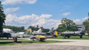Zabytkowe samoloty na terenie Muzeum Lotnictwa Polskiego w Krakowie
